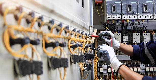 Professional Electrician technician working in Johnston, IA